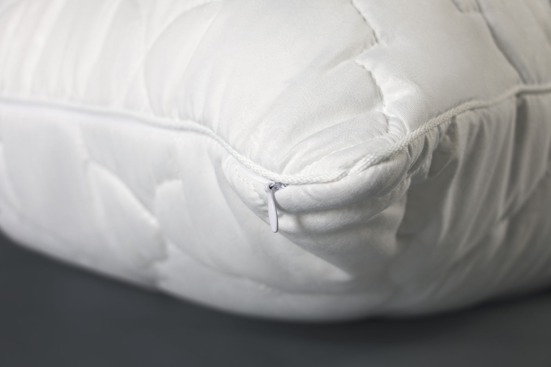 Чехол гипоаллергенный на молнии MIRTEX Подушки купить гипоаллергенные из микрофибры MIRTEX (МИРТЕКС)